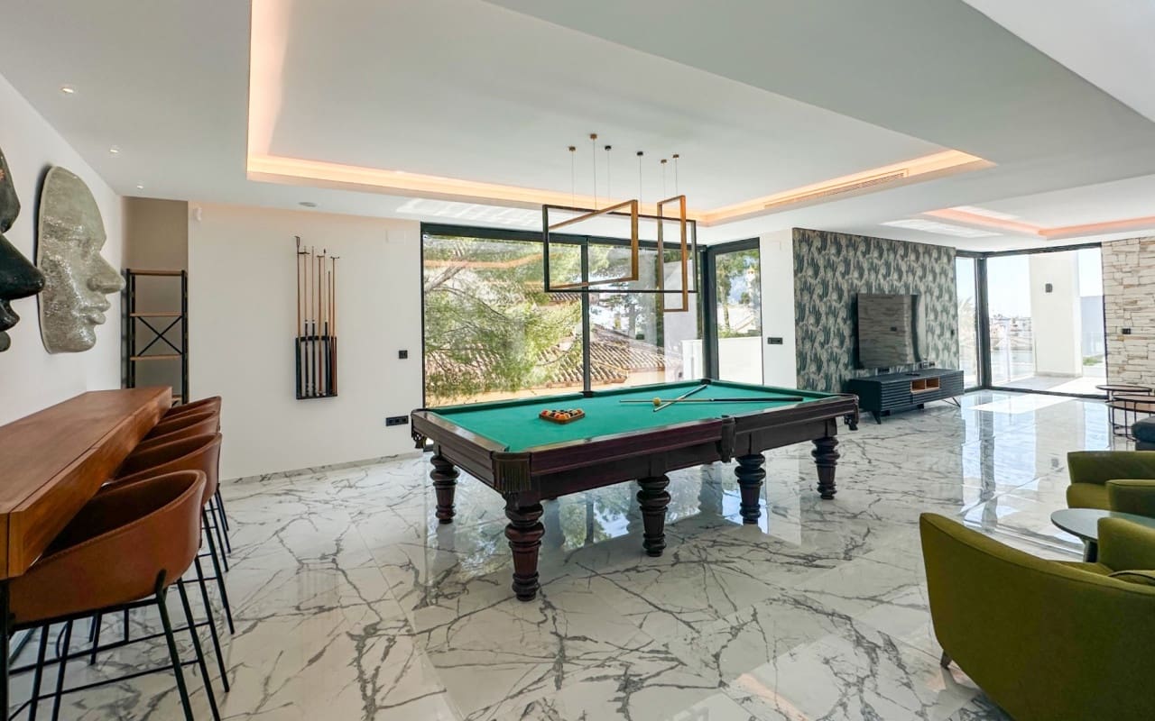 4 Zimmer Villa zu verkaufen in Villamartin mit Pool - 2.950.000 € (Ref: 9973623)