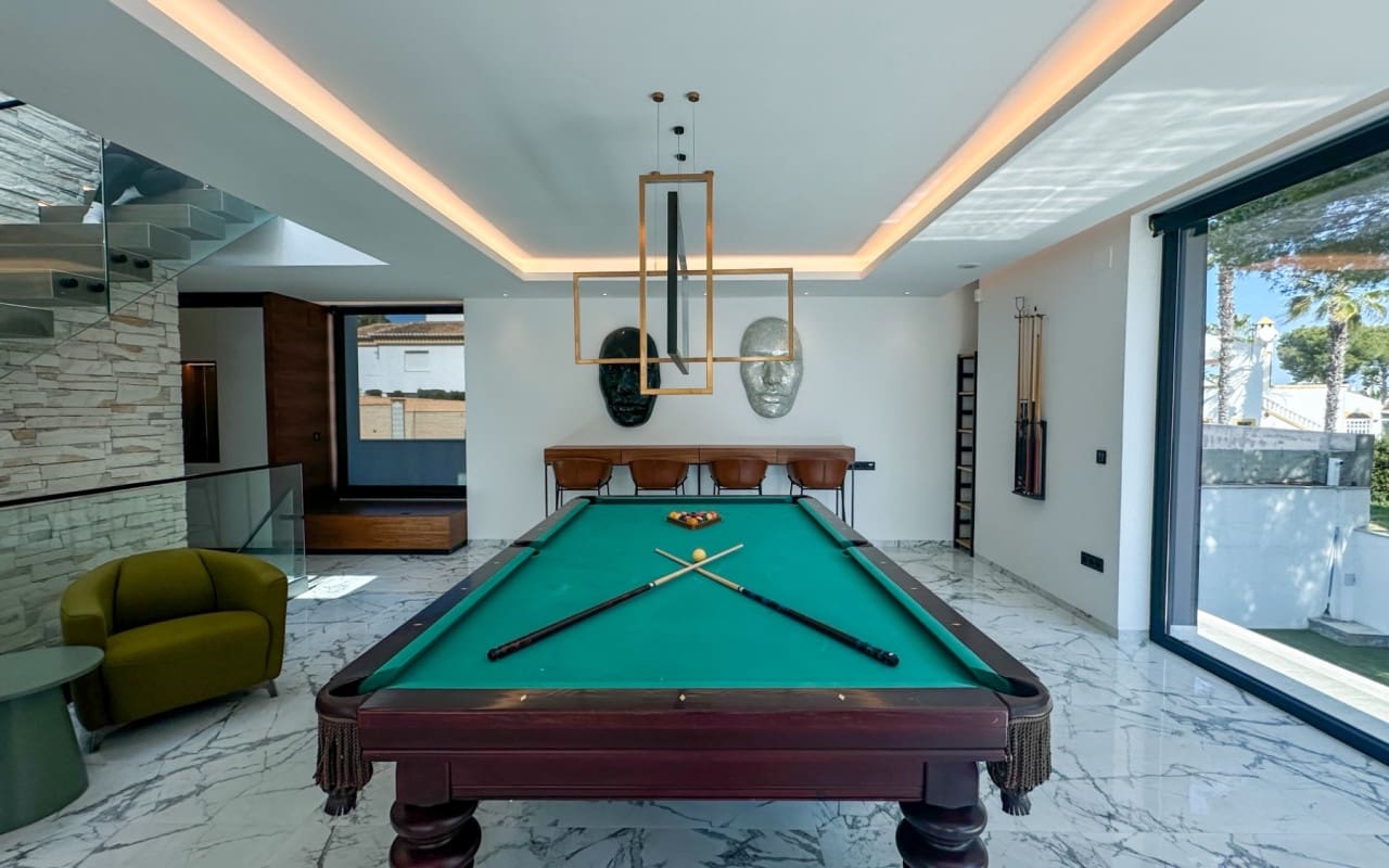 4 Zimmer Villa zu verkaufen in Villamartin mit Pool - 2.950.000 € (Ref: 9973623)