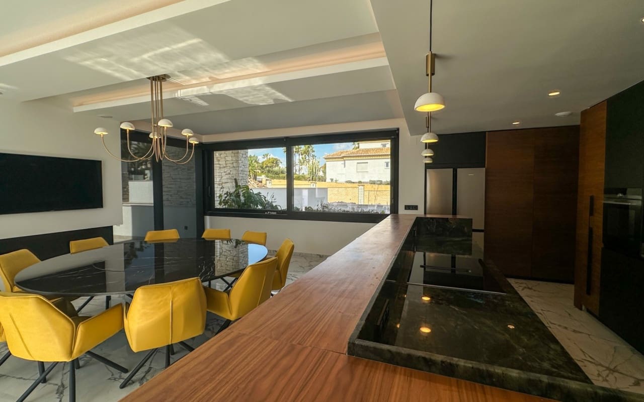 4 Zimmer Villa zu verkaufen in Villamartin mit Pool - 2.950.000 € (Ref: 9973623)