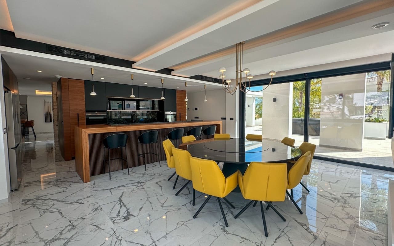 4 Zimmer Villa zu verkaufen in Villamartin mit Pool - 2.950.000 € (Ref: 9973623)