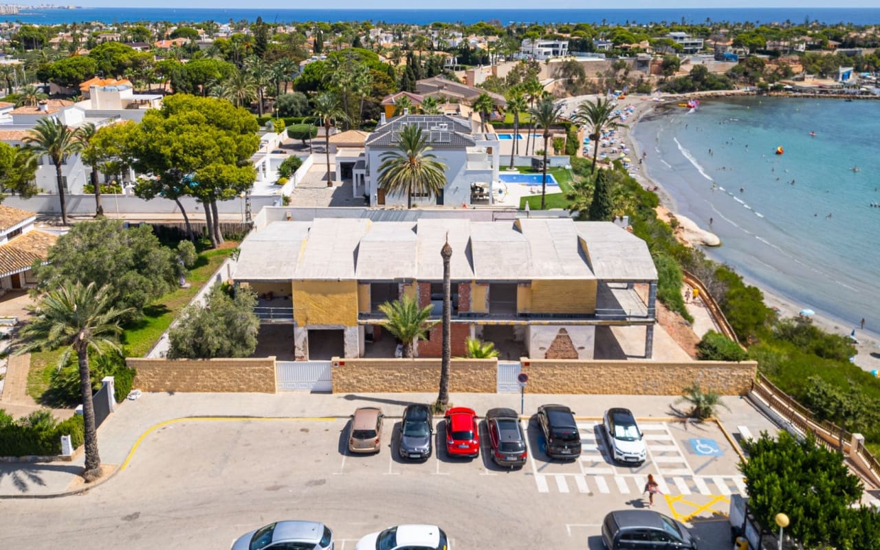 5 bedroom Villa for sale in Cabo Roig with pool - € 2,400,000 (Ref: 9973624)