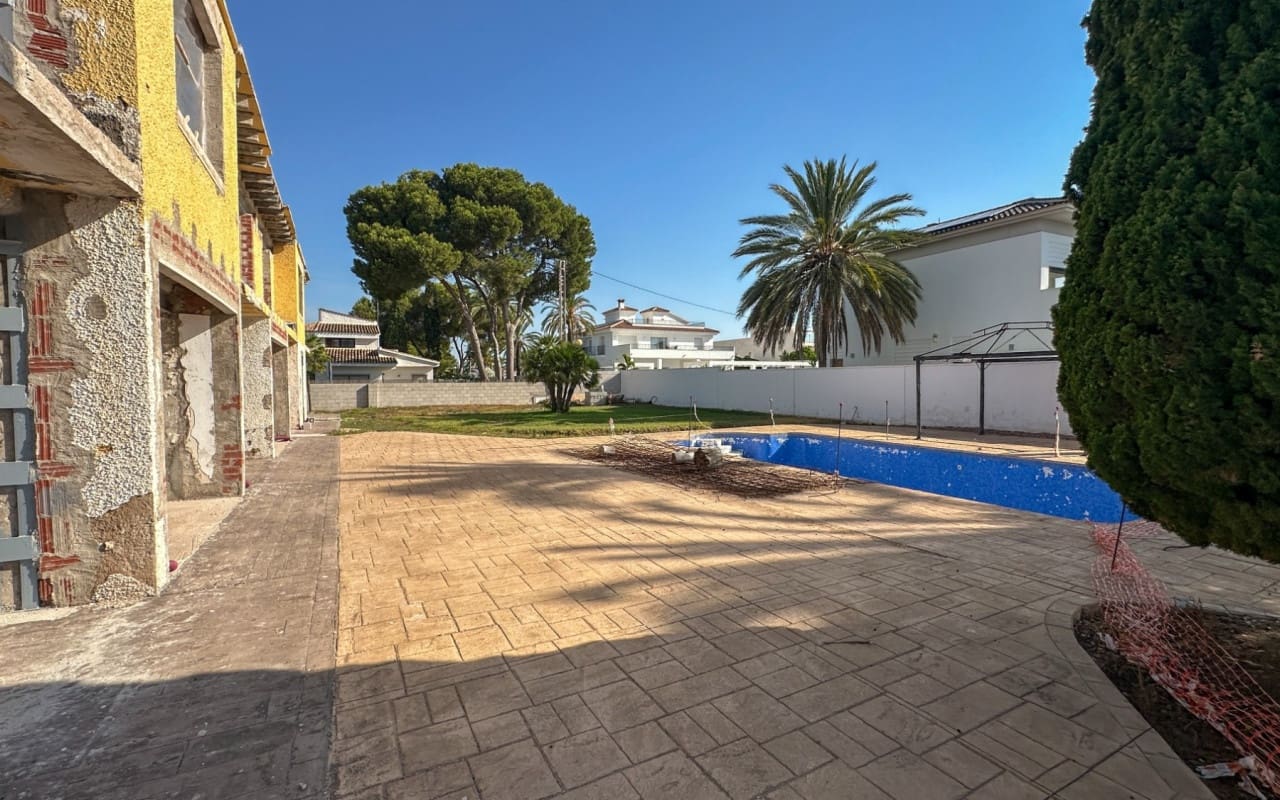 5 bedroom Villa for sale in Cabo Roig with pool - € 2,400,000 (Ref: 9973624)