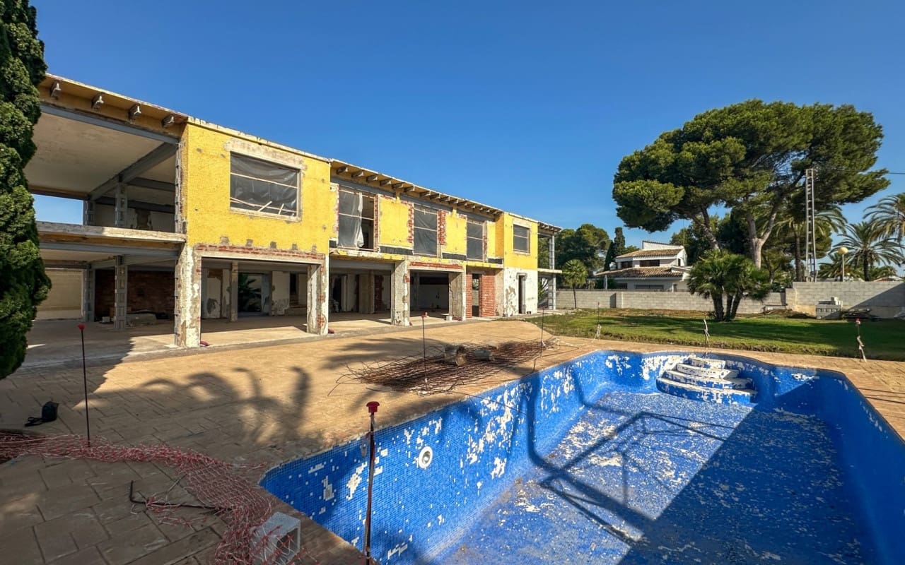 5 bedroom Villa for sale in Cabo Roig with pool - € 2,400,000 (Ref: 9973624)