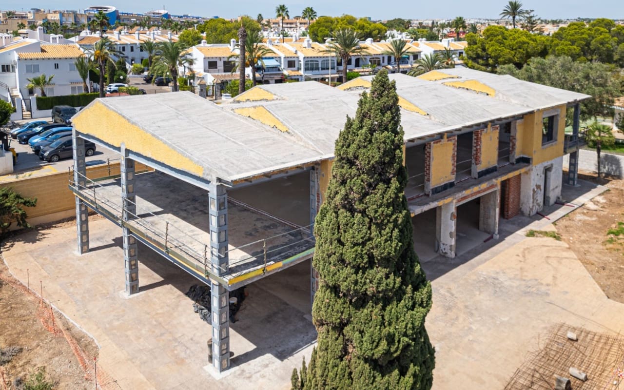 5 bedroom Villa for sale in Cabo Roig with pool - € 2,400,000 (Ref: 9973624)