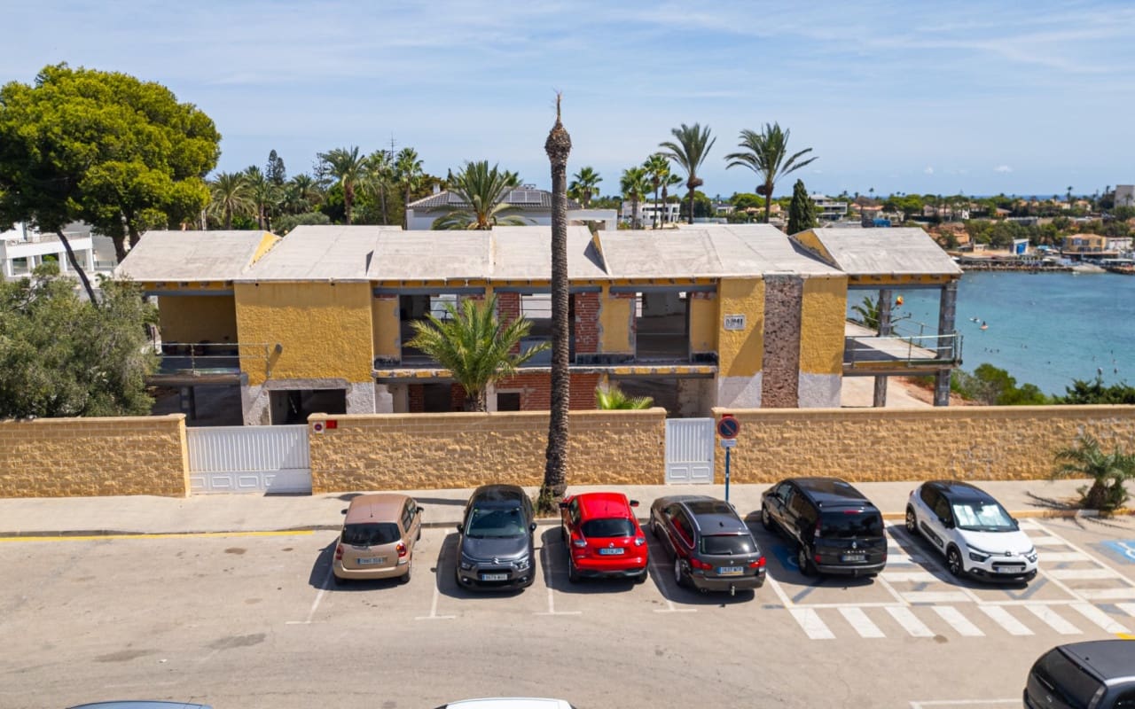 5 bedroom Villa for sale in Cabo Roig with pool - € 2,400,000 (Ref: 9973624)