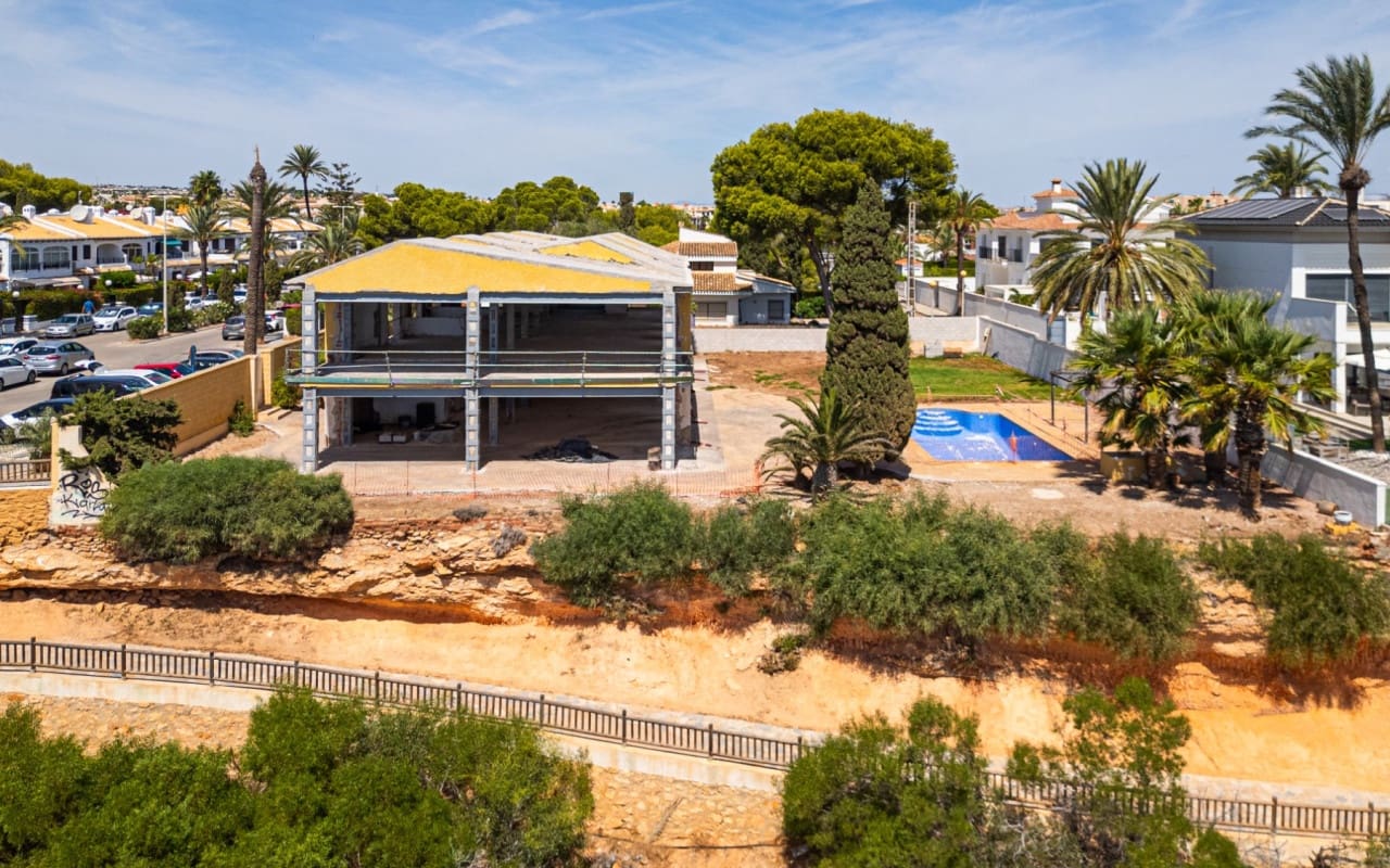5 bedroom Villa for sale in Cabo Roig with pool - € 2,400,000 (Ref: 9973624)