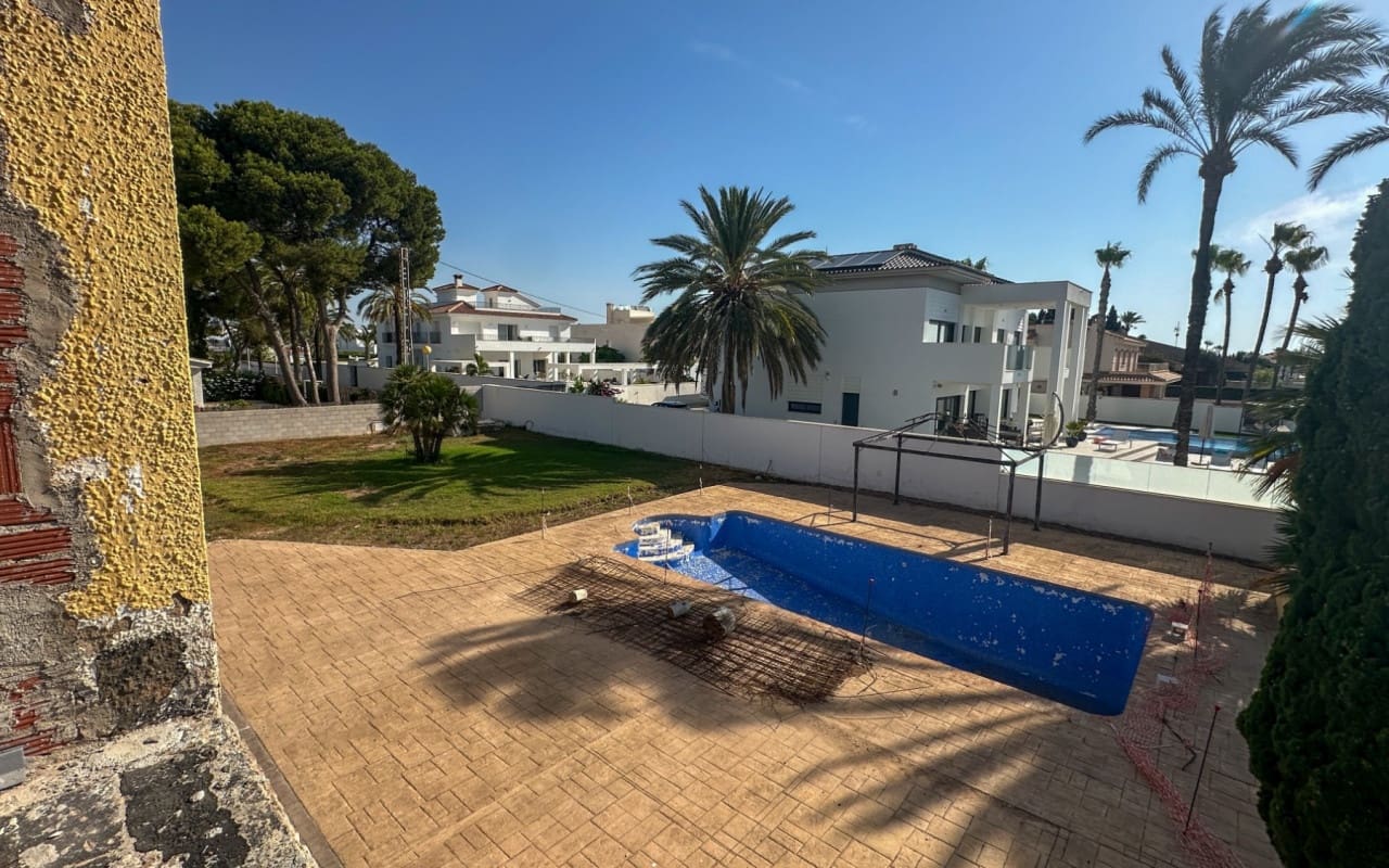 5 bedroom Villa for sale in Cabo Roig with pool - € 2,400,000 (Ref: 9973624)