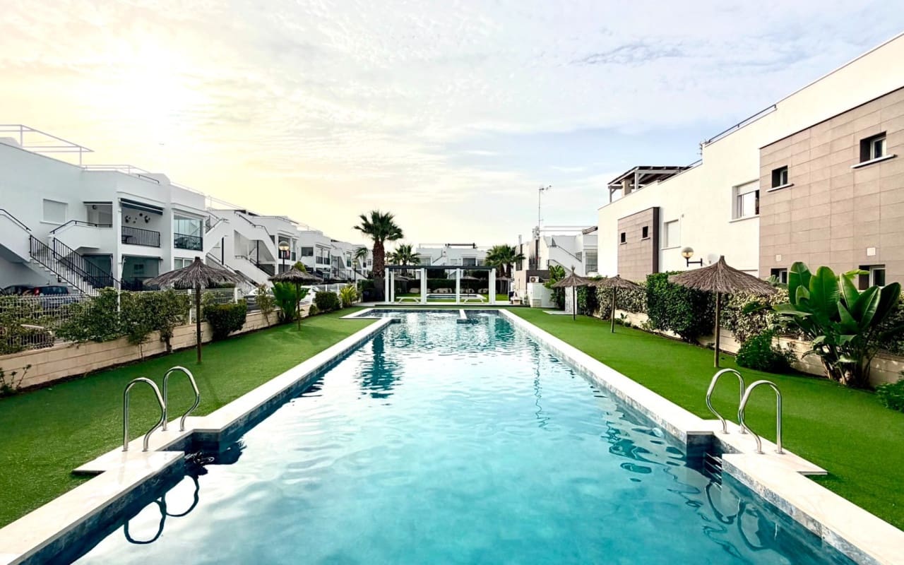 2 slaapkamer Appartement te koop in Aguas Nuevas met zwembad - € 235.000 (Ref: 9973627)