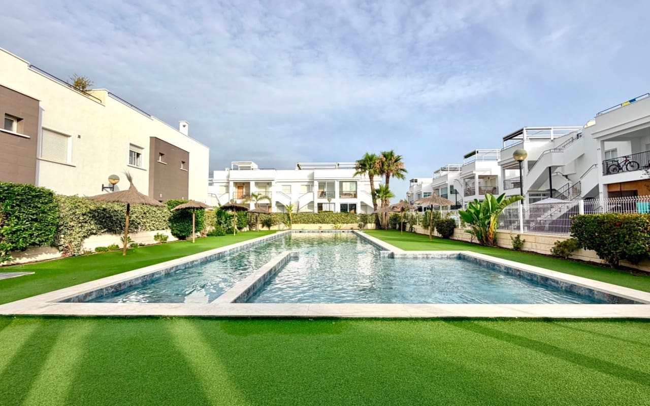 2 slaapkamer Appartement te koop in Aguas Nuevas met zwembad - € 235.000 (Ref: 9973627)