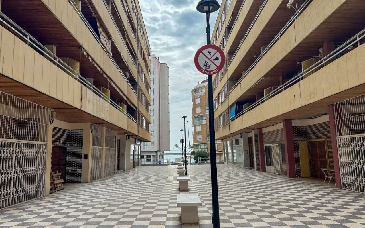 2 soveværelse Strandlejlighed til salg i Torrevieja - € 254.000 (Ref: 9973635)