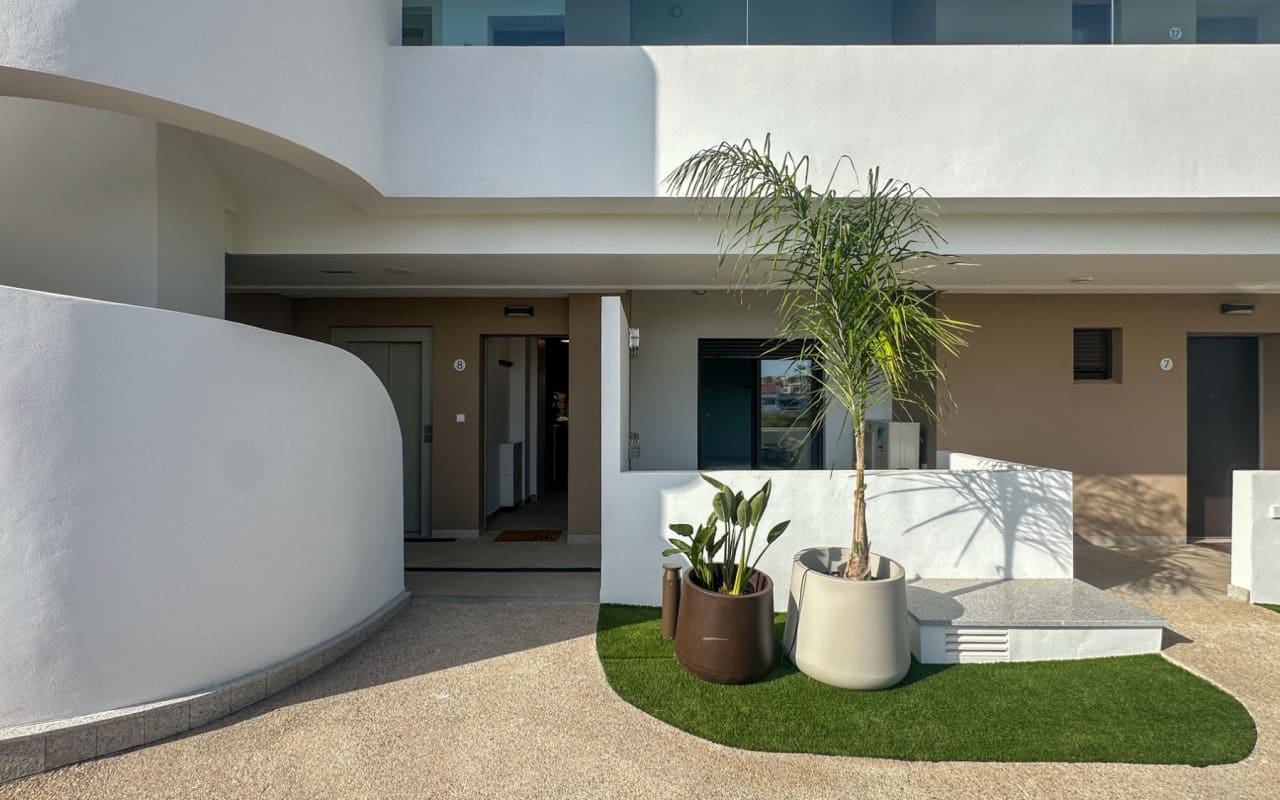 2 soveværelse Lejlighed til salg i Playa Flamenca med swimmingpool - € 379.000 (Ref: 9973636)