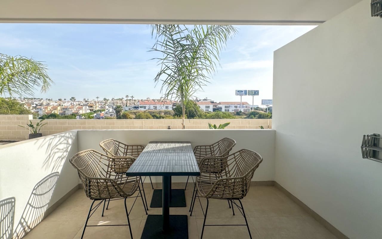 2 soveværelse Lejlighed til salg i Playa Flamenca med swimmingpool - € 379.000 (Ref: 9973636)