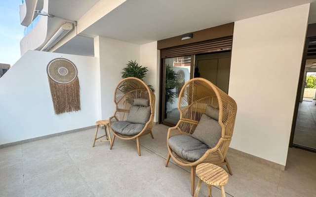 2 soveværelse Lejlighed til salg i Playa Flamenca, Orihuela med swimmingpool - € 379.000 (Ref: 9973636)