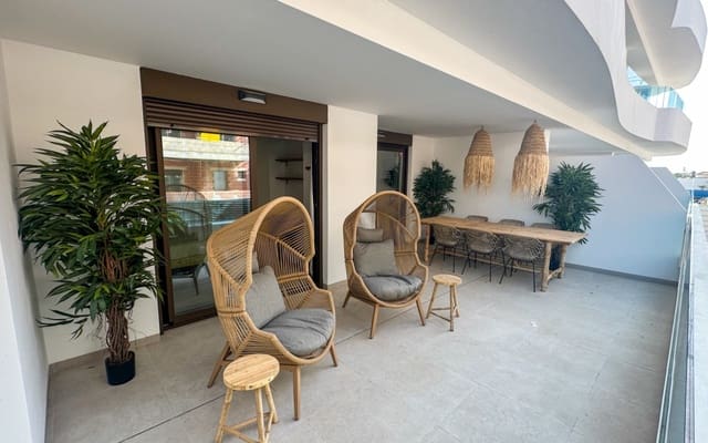 2 soveværelse Lejlighed til salg i Playa Flamenca, Orihuela med swimmingpool - € 379.000 (Ref: 9973636)