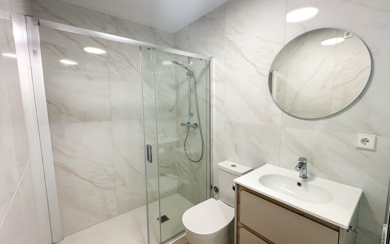 2 soveværelse Lejlighed til salg i Playa Flamenca med swimmingpool - € 379.000 (Ref: 9973636)