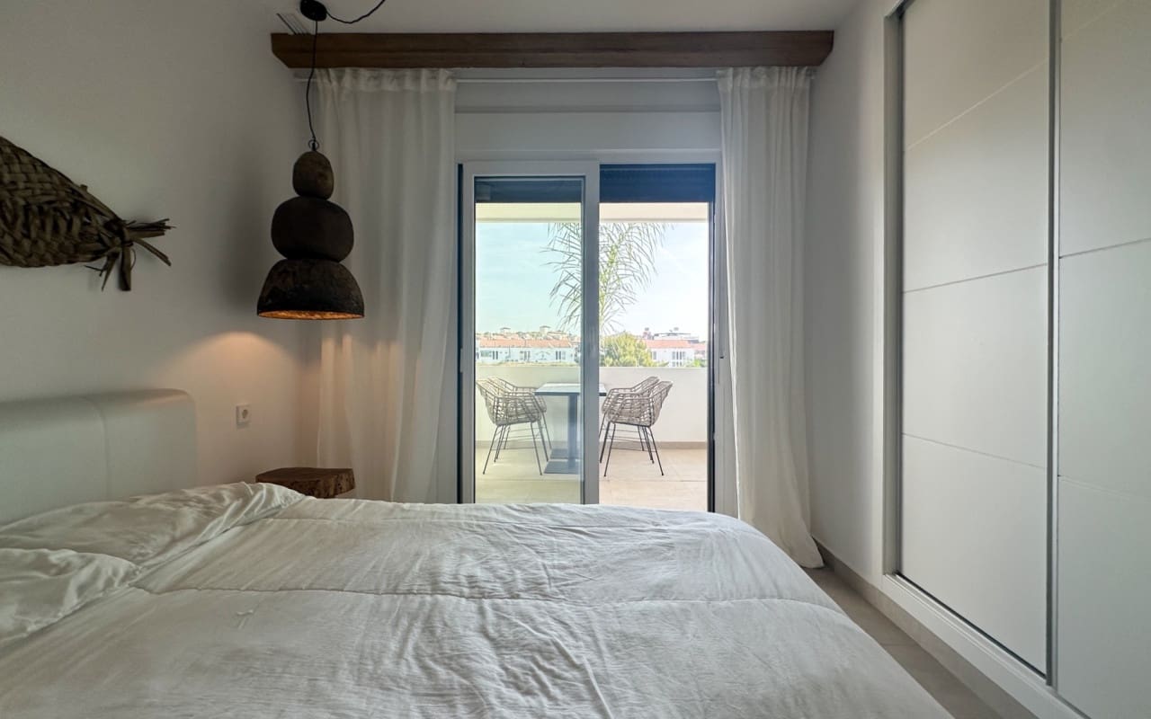 2 soveværelse Lejlighed til salg i Playa Flamenca med swimmingpool - € 379.000 (Ref: 9973636)