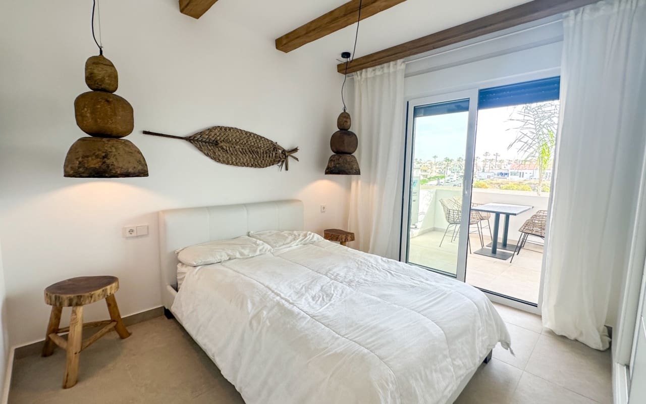 2 soveværelse Lejlighed til salg i Playa Flamenca med swimmingpool - € 379.000 (Ref: 9973636)