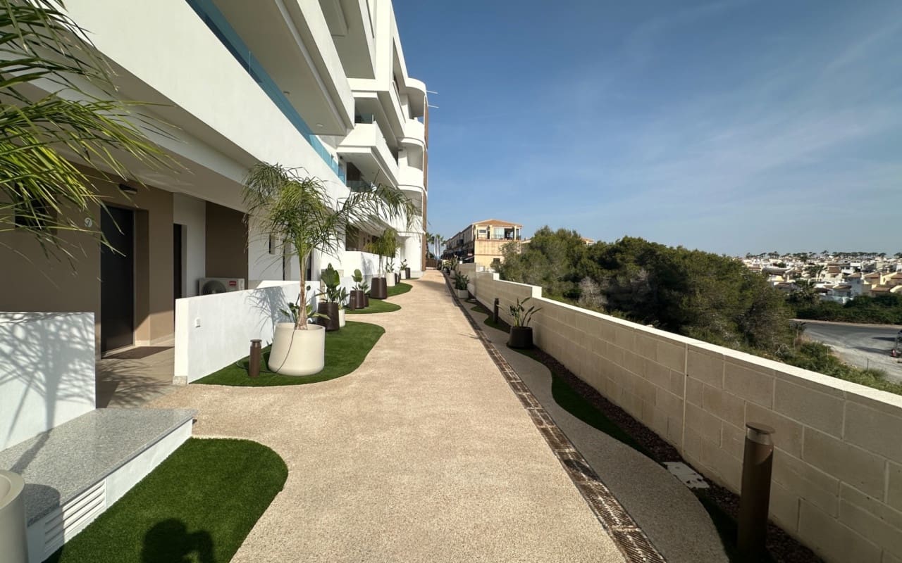 2 soveværelse Lejlighed til salg i Playa Flamenca med swimmingpool - € 379.000 (Ref: 9973636)