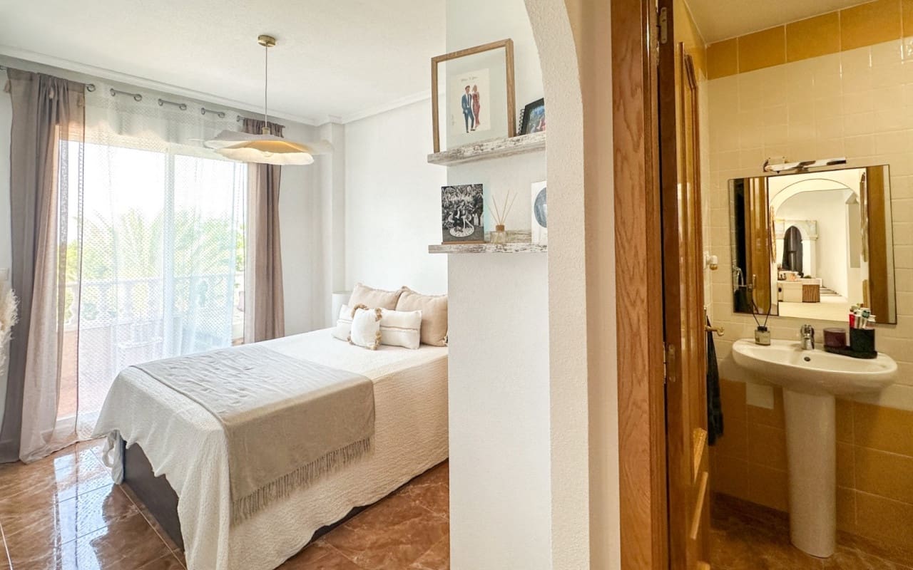 2 quarto Apartamento para venda em Guardamar del Segura com piscina garagem - 215 000 € (Ref: 9973639)