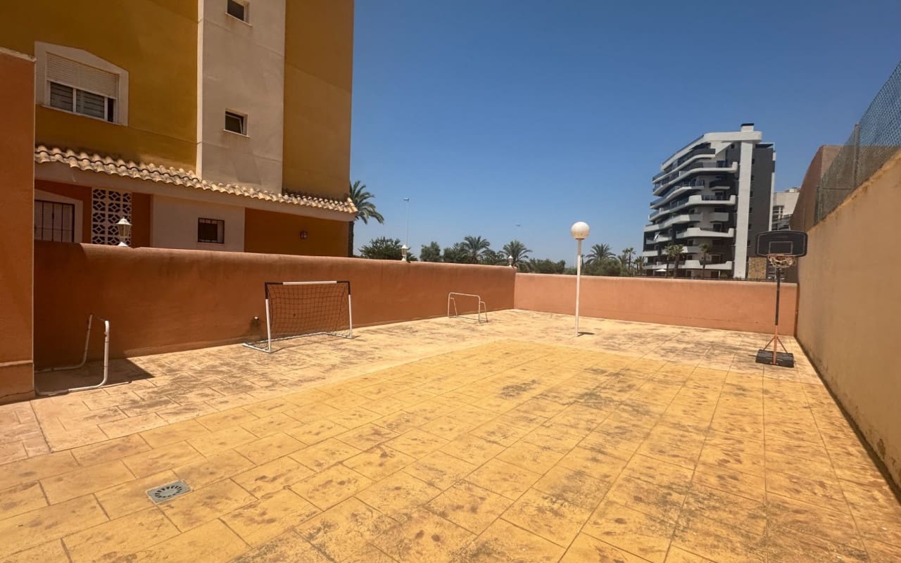 2 quarto Apartamento para venda em Guardamar del Segura com piscina garagem - 215 000 € (Ref: 9973639)