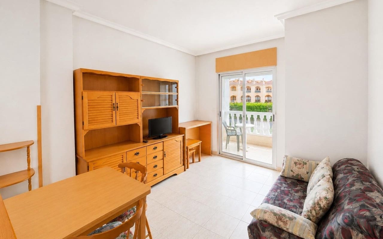 1 bedroom Apartment for sale in Torrevieja with pool - € 103,000 (Ref: 9973640)