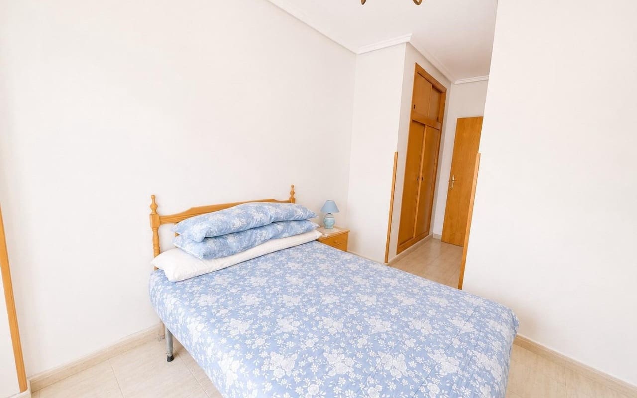 1 bedroom Apartment for sale in Torrevieja with pool - € 103,000 (Ref: 9973640)