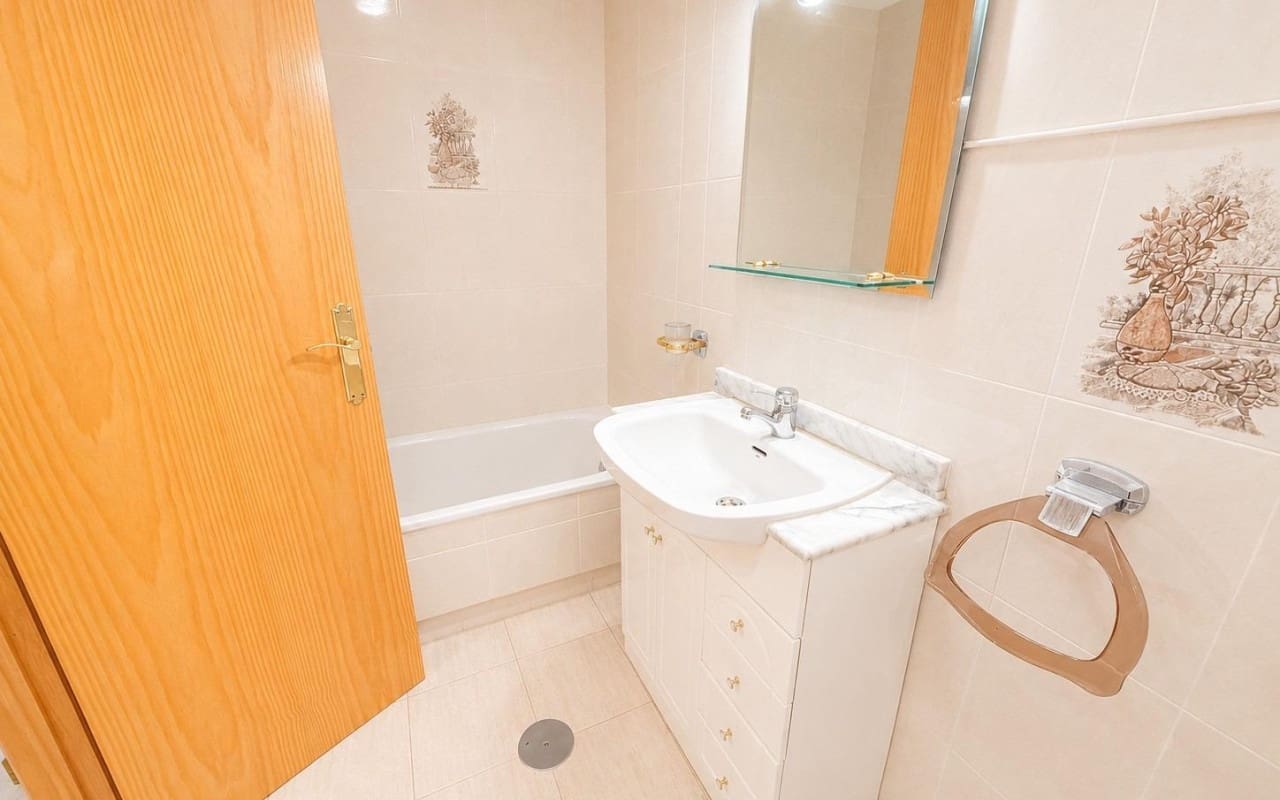 1 bedroom Apartment for sale in Torrevieja with pool - € 103,000 (Ref: 9973640)