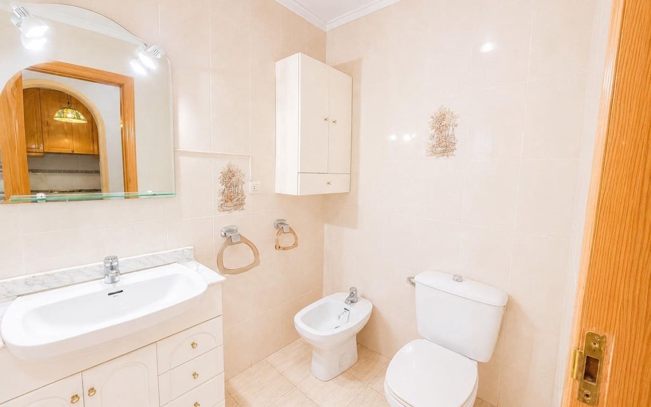 1 bedroom Apartment for sale in Torrevieja with pool - € 103,000 (Ref: 9973640)