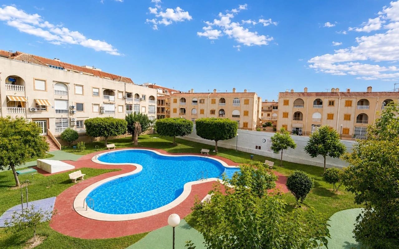 1 bedroom Apartment for sale in Torrevieja with pool - € 103,000 (Ref: 9973640)