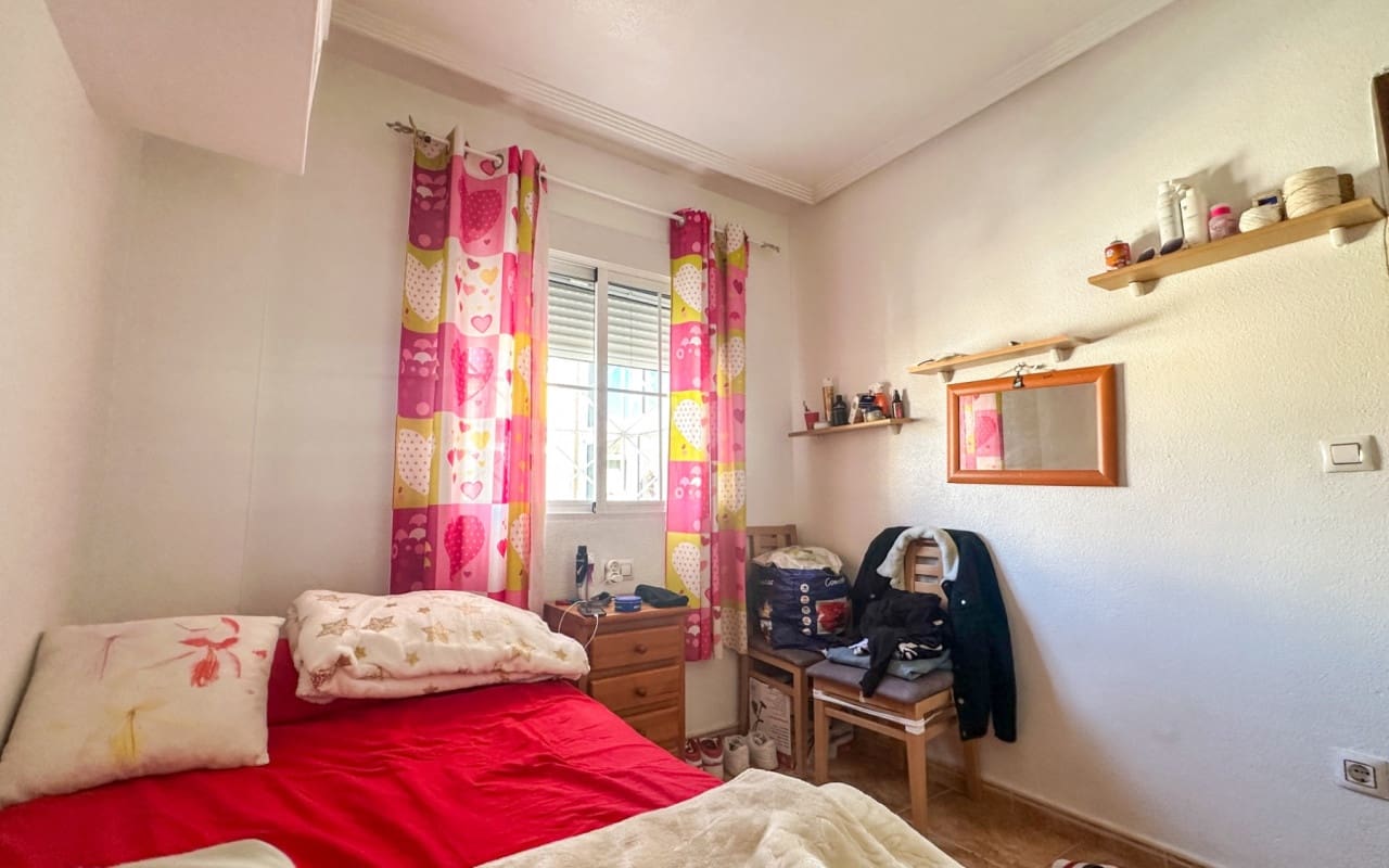 2 soverom Hus til salgs i Torrevieja med svømmebasseng - € 179 900 (Ref: 9977554)