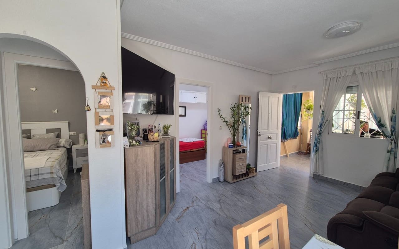 2 soverom Hus til salgs i Torrevieja med svømmebasseng - € 179 900 (Ref: 9977554)