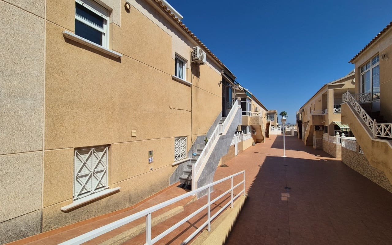2 soverom Hus til salgs i Torrevieja med svømmebasseng - € 179 900 (Ref: 9977554)