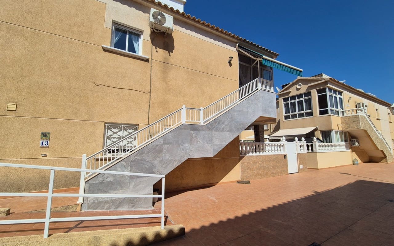 2 soverom Hus til salgs i Torrevieja med svømmebasseng - € 179 900 (Ref: 9977554)