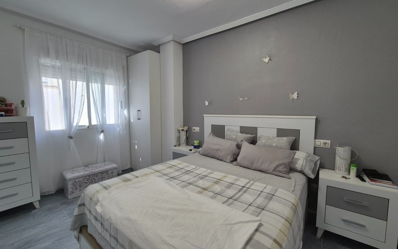 2 soverom Hus til salgs i Torrevieja med svømmebasseng - € 179 900 (Ref: 9977554)