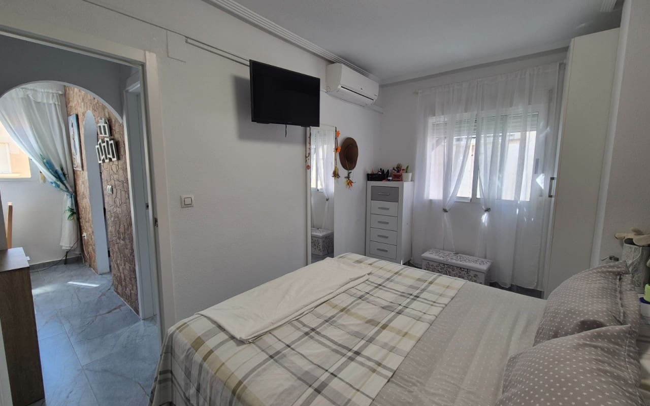 2 soverom Hus til salgs i Torrevieja med svømmebasseng - € 179 900 (Ref: 9977554)