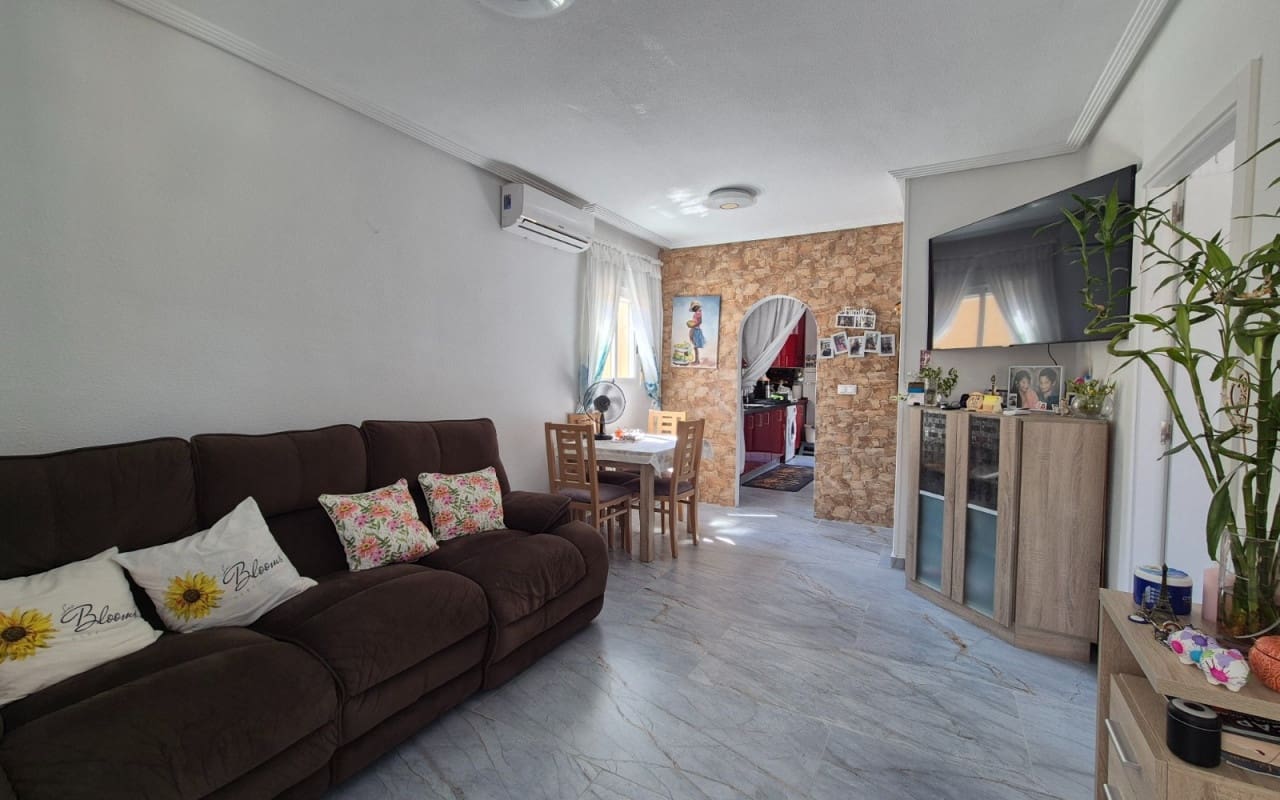 2 soverom Hus til salgs i Torrevieja med svømmebasseng - € 179 900 (Ref: 9977554)