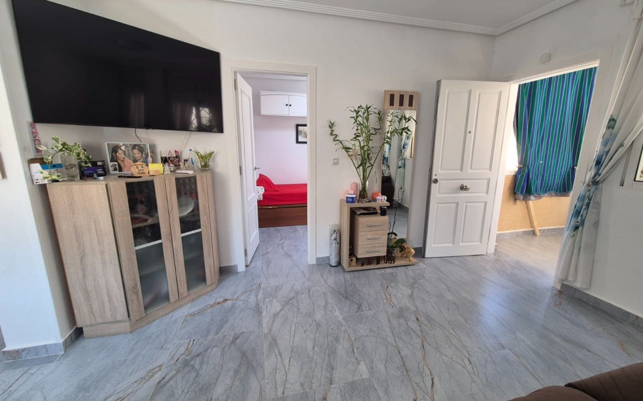 2 soverom Hus til salgs i Torrevieja med svømmebasseng - € 179 900 (Ref: 9977554)