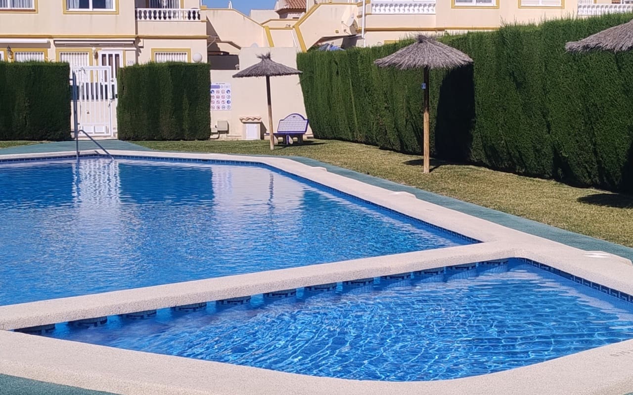 2 soverom Hus til salgs i Orihuela Costa med svømmebasseng - € 176 900 (Ref: 9977556)
