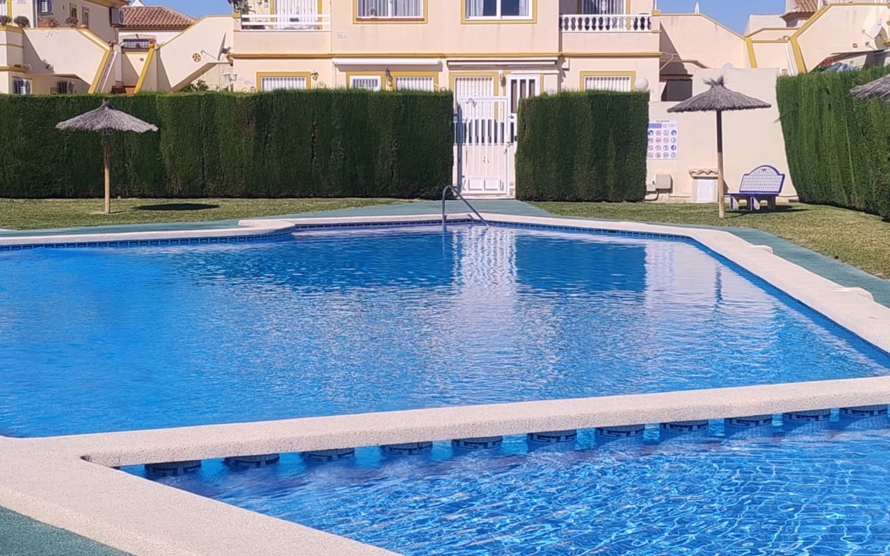 2 soverom Hus til salgs i Orihuela Costa med svømmebasseng - € 176 900 (Ref: 9977556)