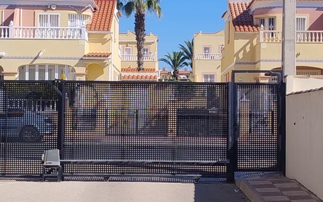 2 soverom Hus til salgs i Playa Flamenca, Orihuela med svømmebasseng - € 176 900 (Ref: 9977556)