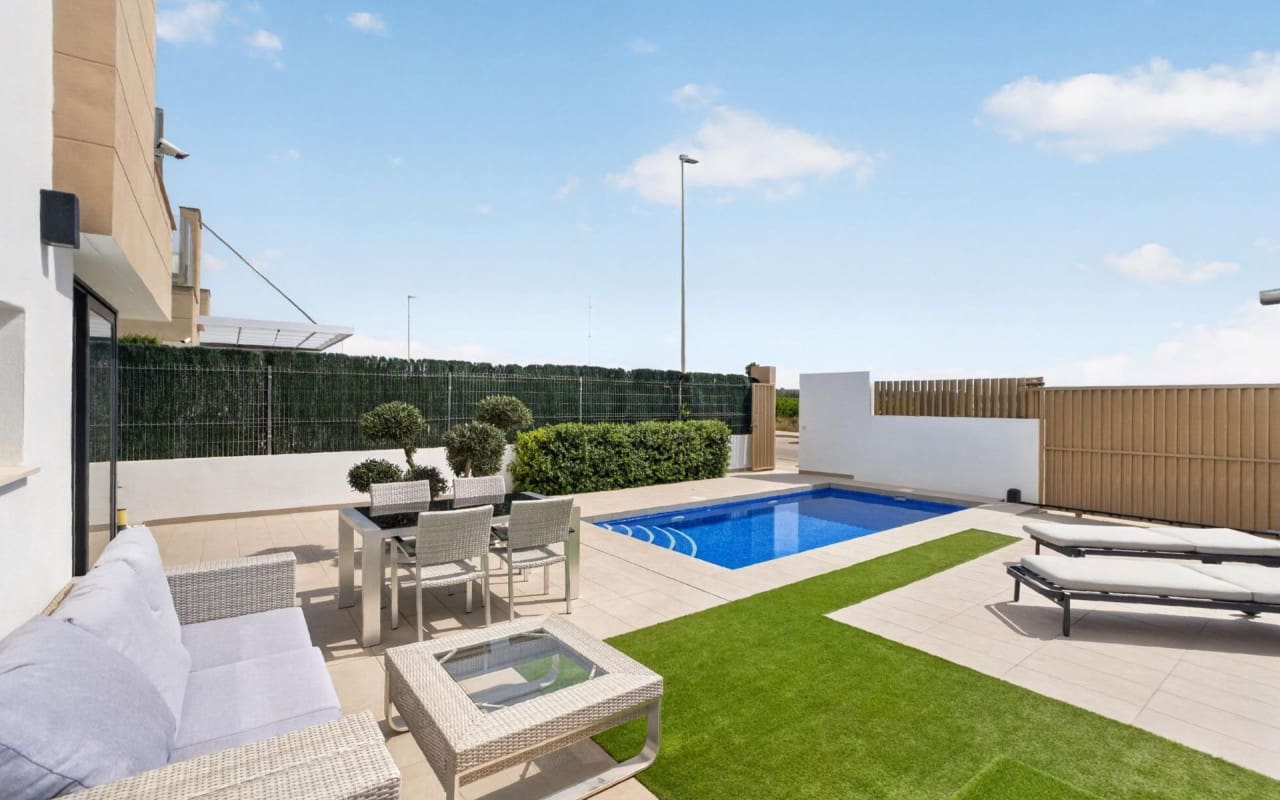 3 chambre Villa/Maison à vendre à El Raso avec piscine - 445 000 € (Ref: 9977557)