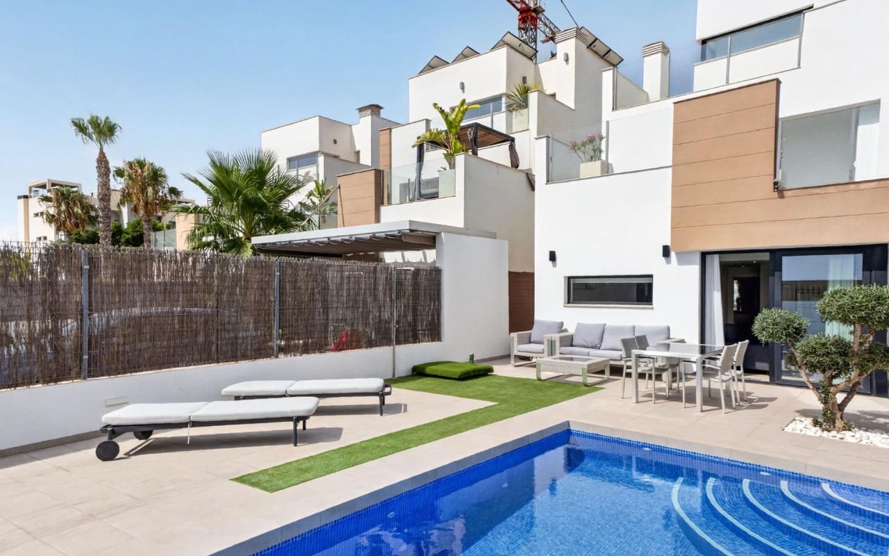 3 chambre Villa/Maison à vendre à El Raso avec piscine - 445 000 € (Ref: 9977557)