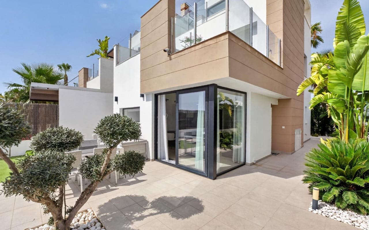 3 chambre Villa/Maison à vendre à El Raso avec piscine - 445 000 € (Ref: 9977557)