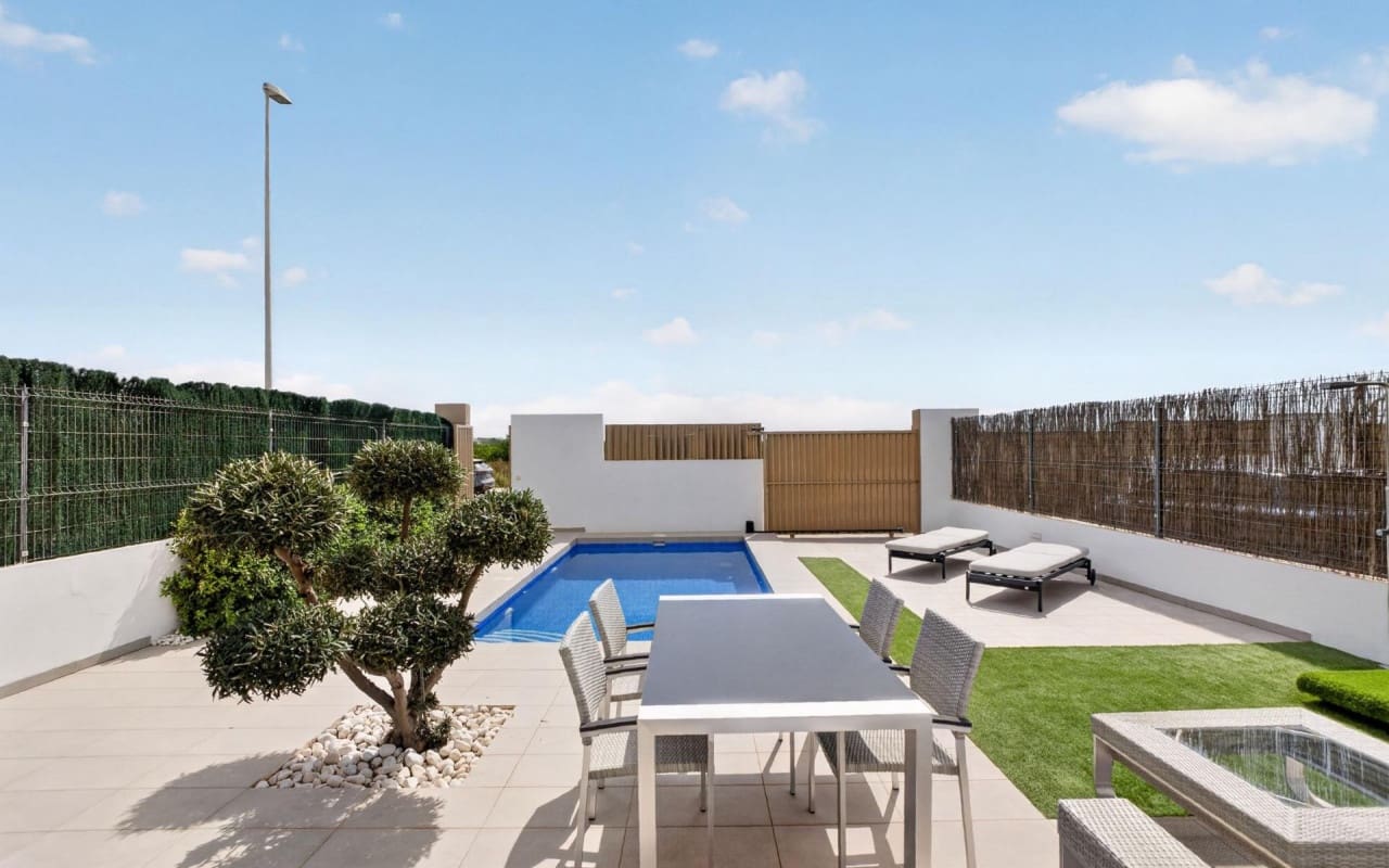 3 chambre Villa/Maison à vendre à El Raso avec piscine - 445 000 € (Ref: 9977557)