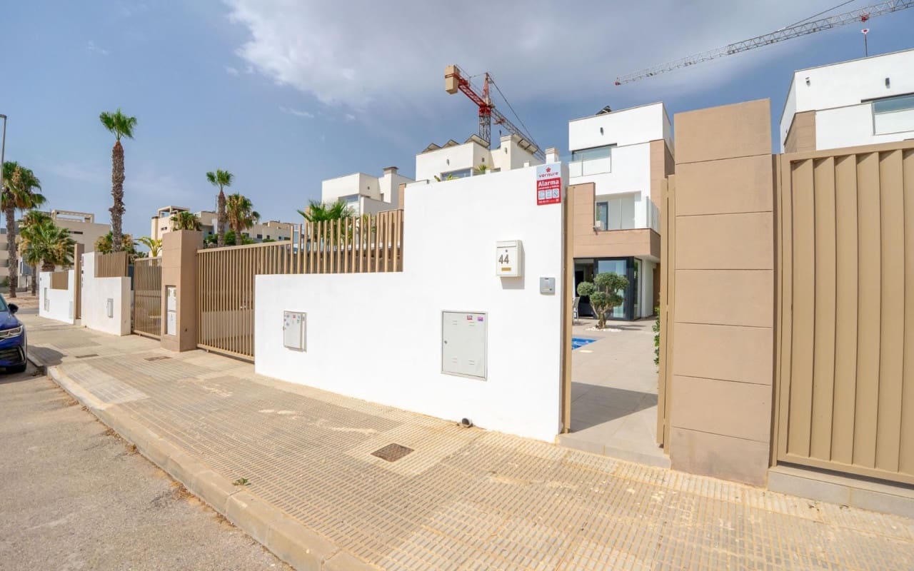3 chambre Villa/Maison à vendre à El Raso avec piscine - 445 000 € (Ref: 9977557)