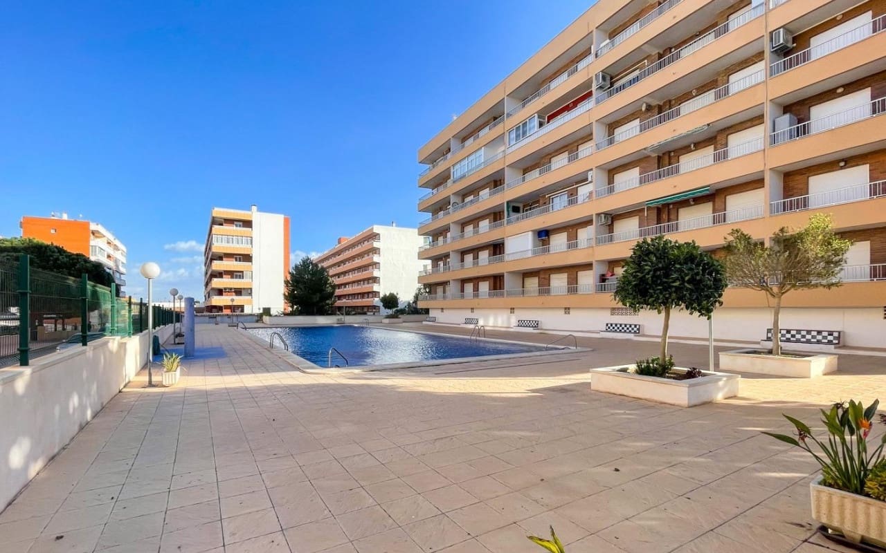 2 soveværelse Lejlighed til salg i Punta Prima med swimmingpool - € 225.000 (Ref: 9977561)