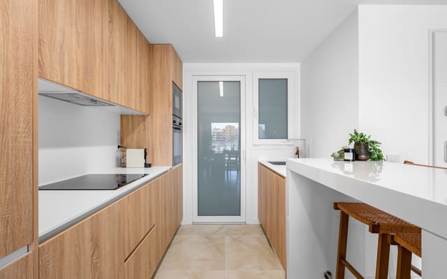 2 slaapkamer Appartement te koop in Punta Prima, Orihuela met zwembad - € 379.000 (Ref: 9977562)