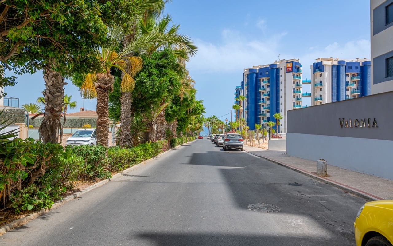 2 bedroom Apartment for sale in Orihuela Costa with pool - € 379,000 (Ref: 9977562)