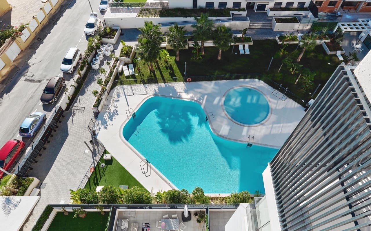 2 soveværelse Lejlighed til salg i Dehesa de Campoamor med swimmingpool garage - € 299.000 (Ref: 9981351)