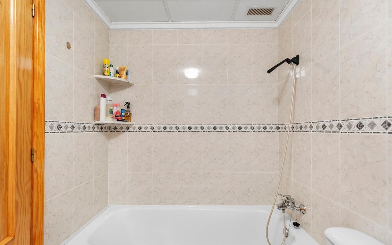 2 soverom Leilighet til salgs i Torrevieja med svømmebasseng - € 143 000 (Ref: 9981352)